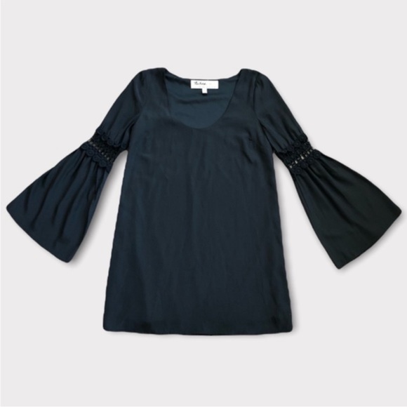 NWOT Nina’s by Stone Cold Fox *Bell Sleeve Dress* - Picture 3 of 10